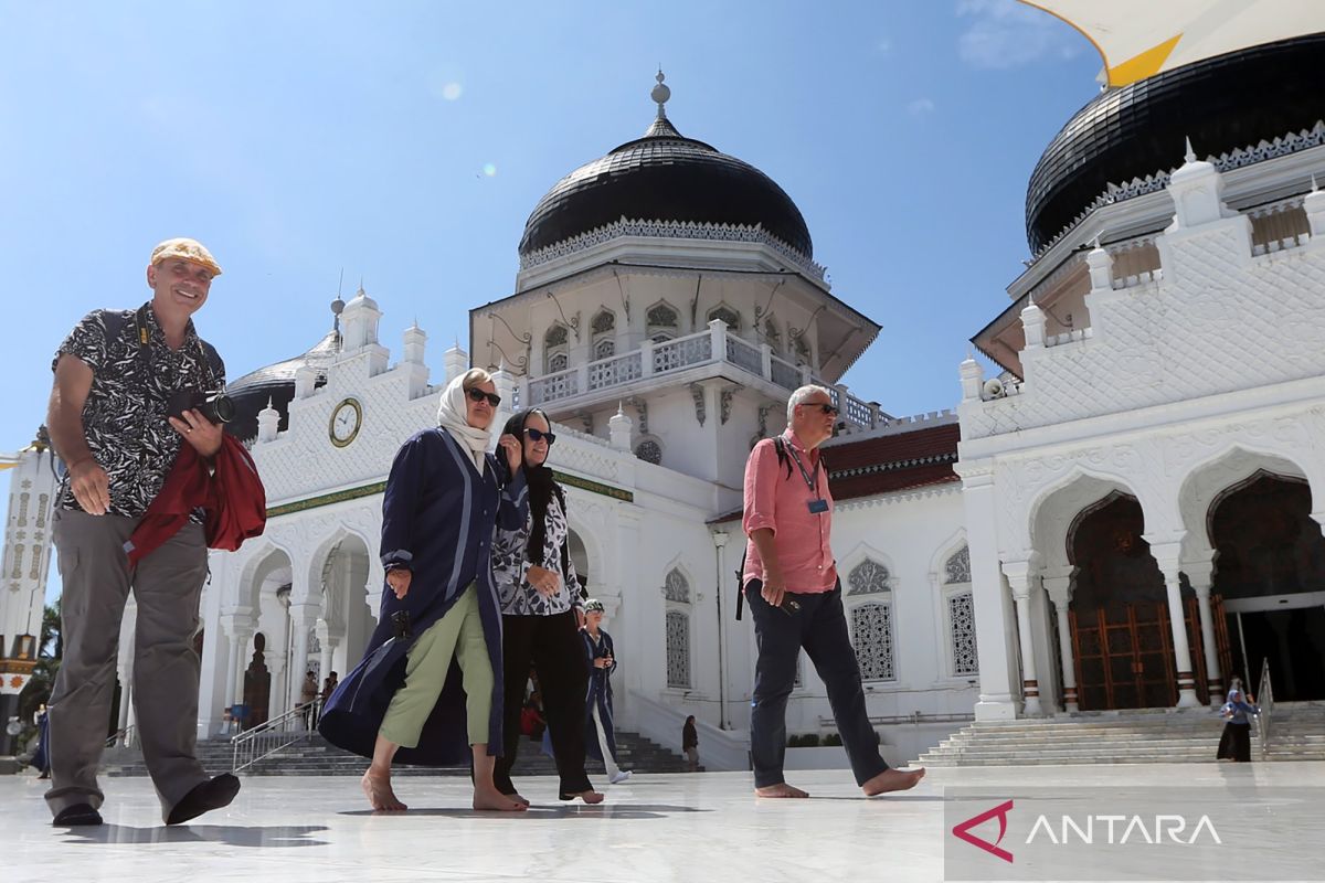 Halal certification expands gains for tourism villages: RI minister
