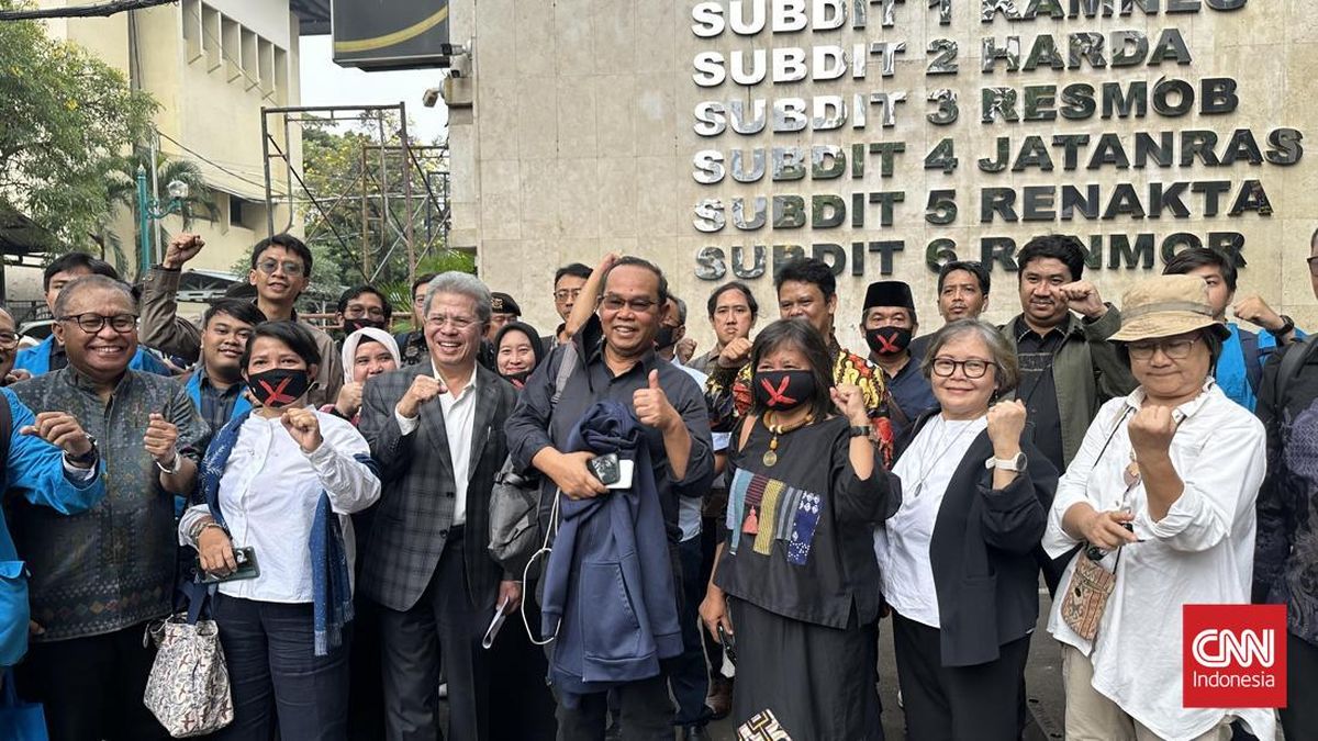 Saiful Mujani Questioned by Polda Metro Jaya Regarding Statements on Ousting Prabowo