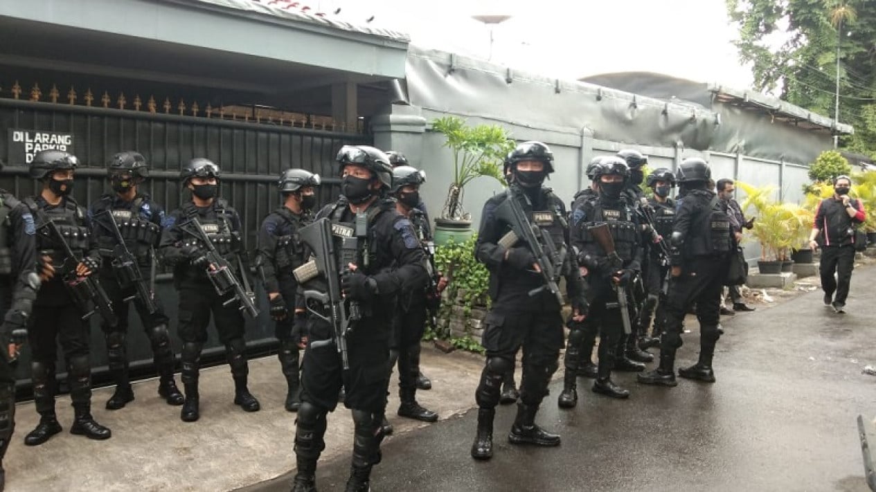 Two Brimob Officers Slashed: Four Debt Collectors Arrested, TNI Personnel Under Investigation