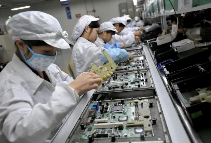 Exchange Rate Breaches Rp18,000 per US Dollar, Batam Industry on Alert Over Production Costs