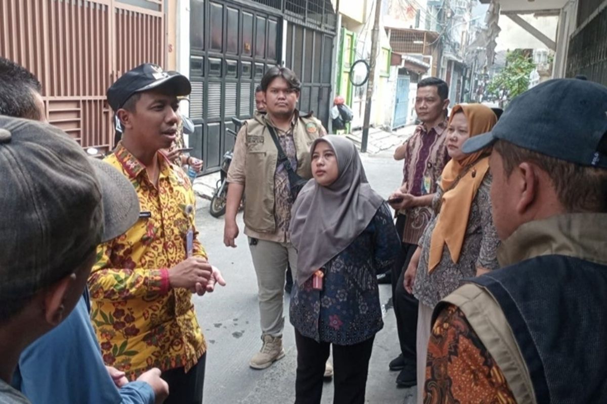 West Jakarta Screen Printing Business Given Seven Days to Fix Waste Disposal