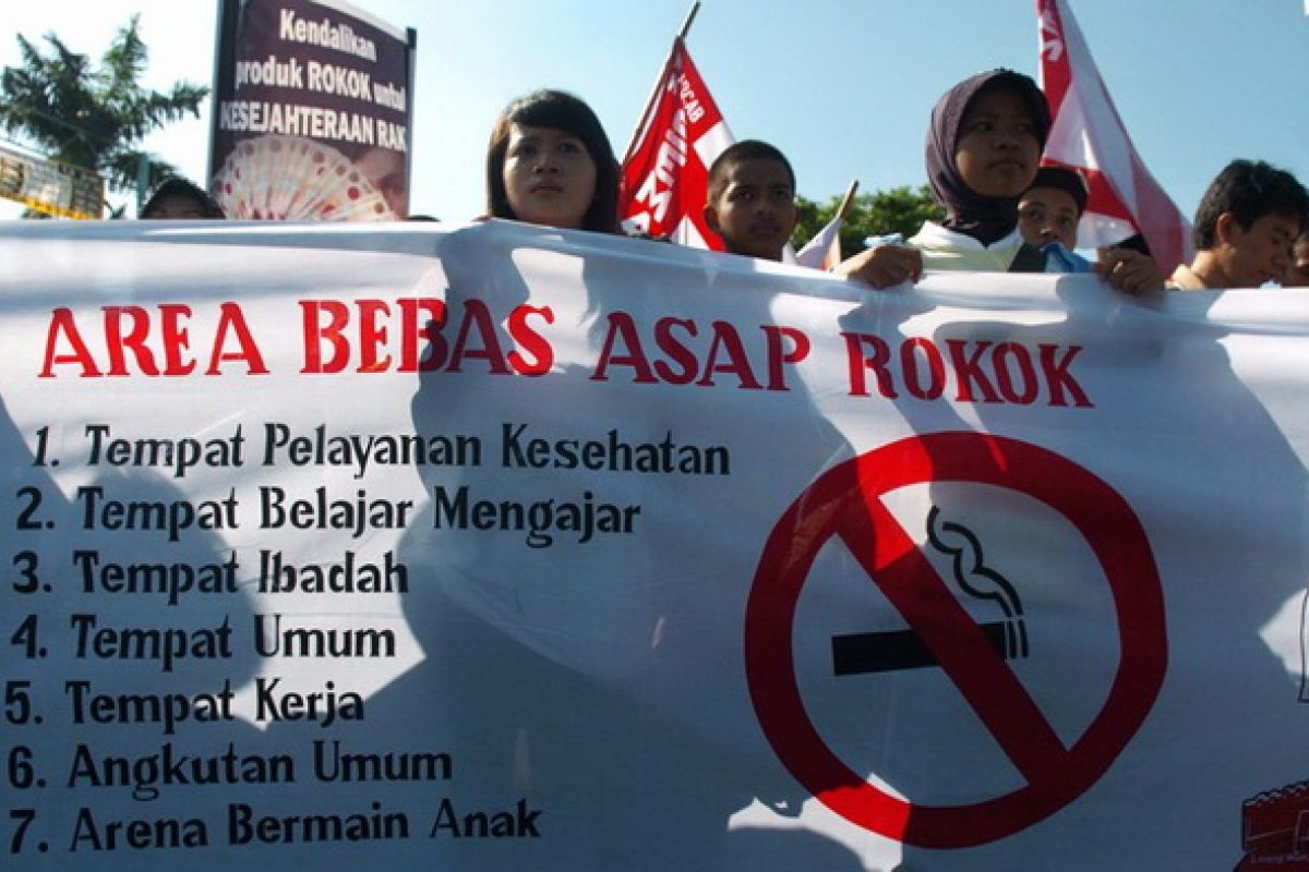 Government Urged to Strengthen Field Supervision on Child Smoking Issue