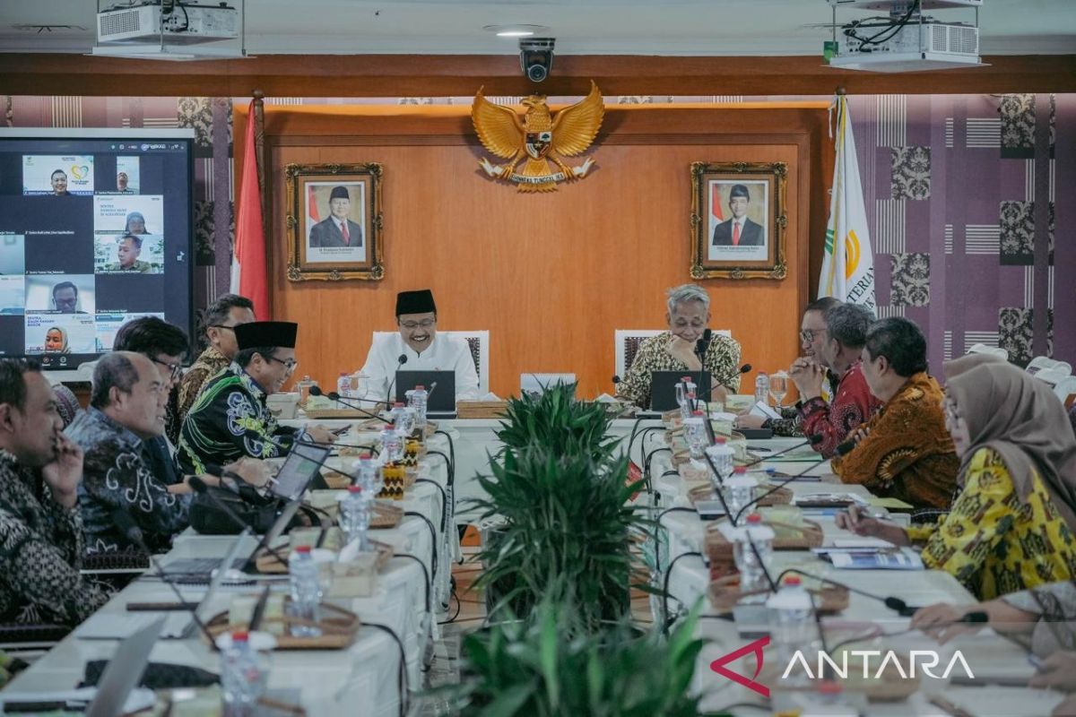 Social Affairs Minister warns corrupt officials will be pursued into retirement