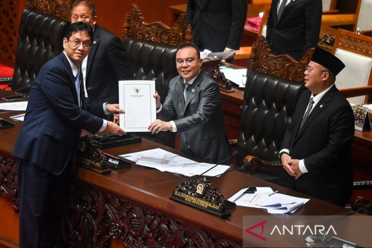 Yesterday's Politics: From Finance Minister Resignation Rumours to Defence Cooperation
