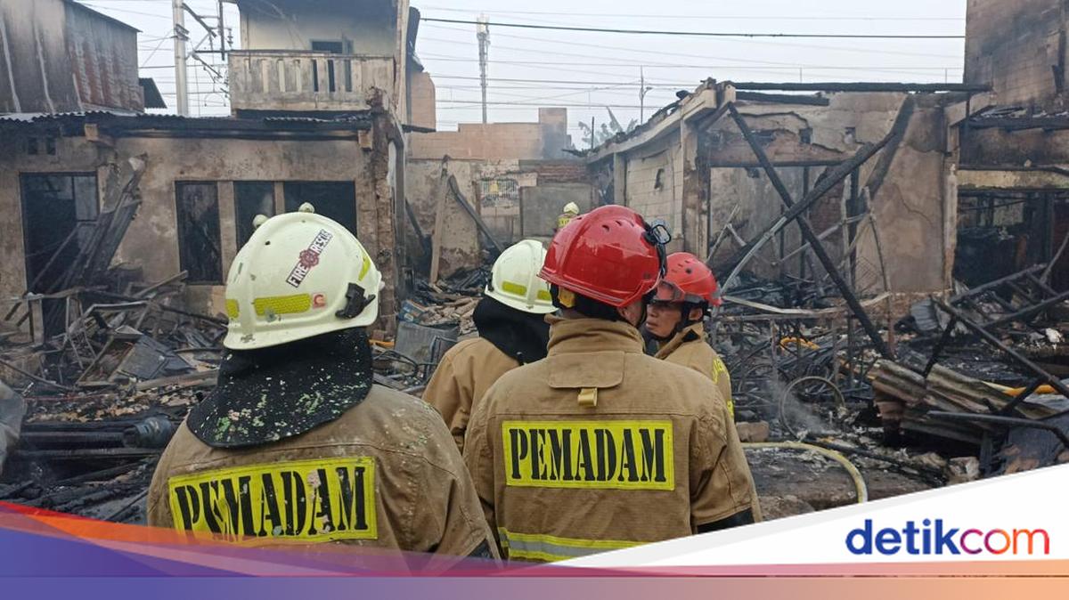 Fire Near Tanah Abang Railway Line Leaves One Dead and Five Injured