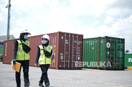Tanjung Priok Customs Introduces Export-Import Processes and Customs Supervision to Students
