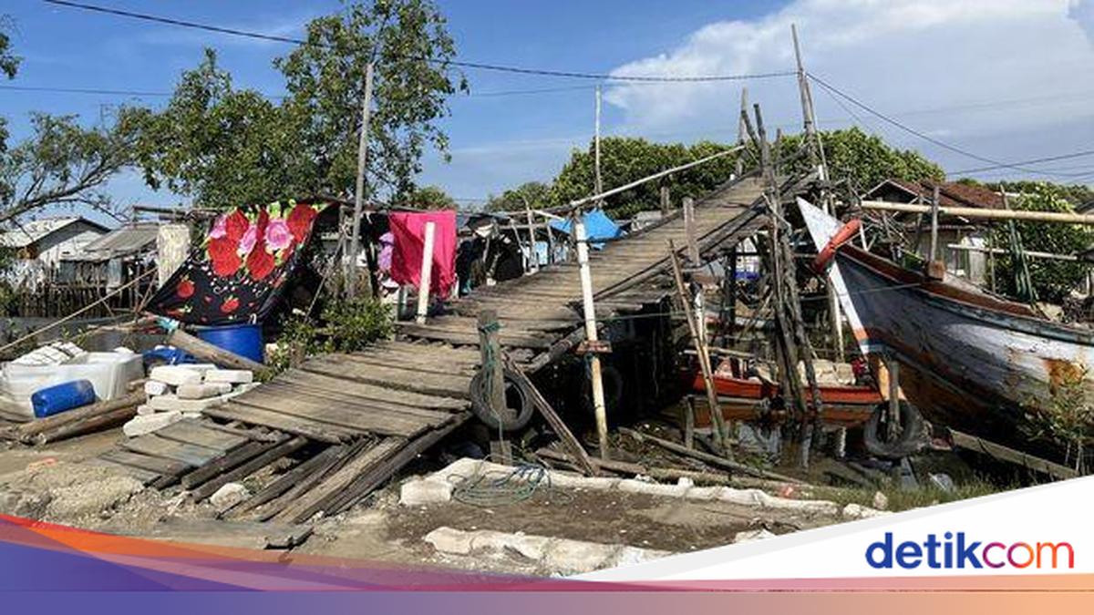 Muara Gembong Bridge Heavily Patched and Near Collapse: A Call for Assistance