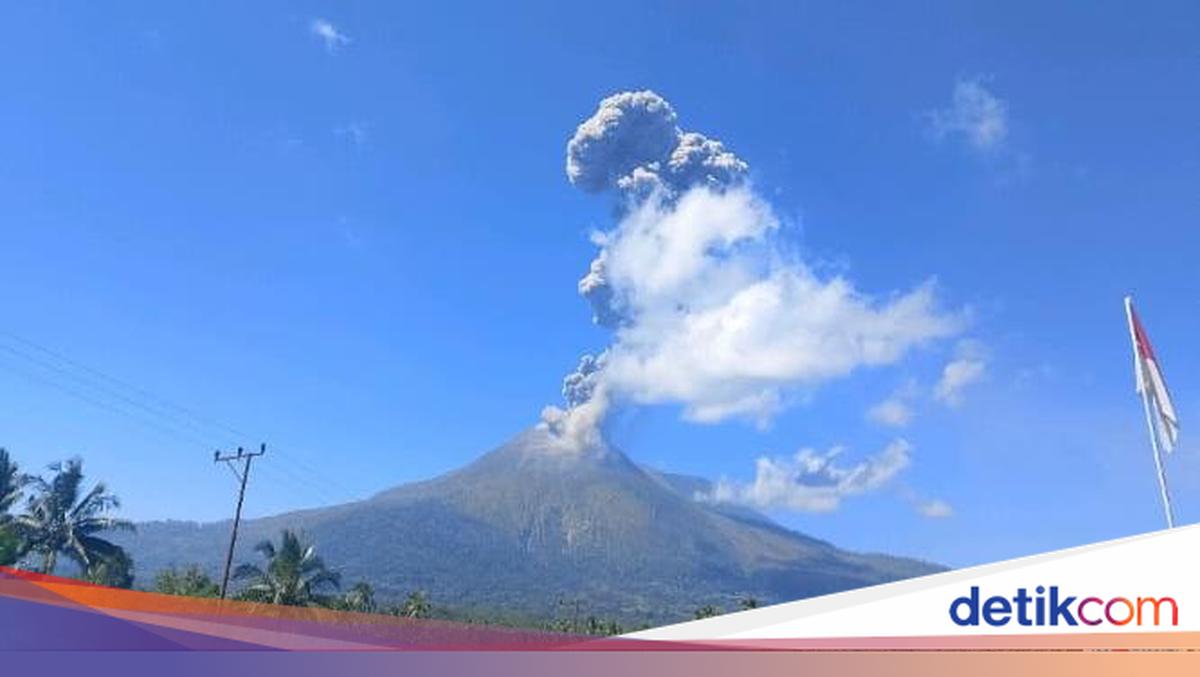 Mount Lewotobi Laki-laki Erupts This Afternoon, Spewing 2.5 km Ash Column
