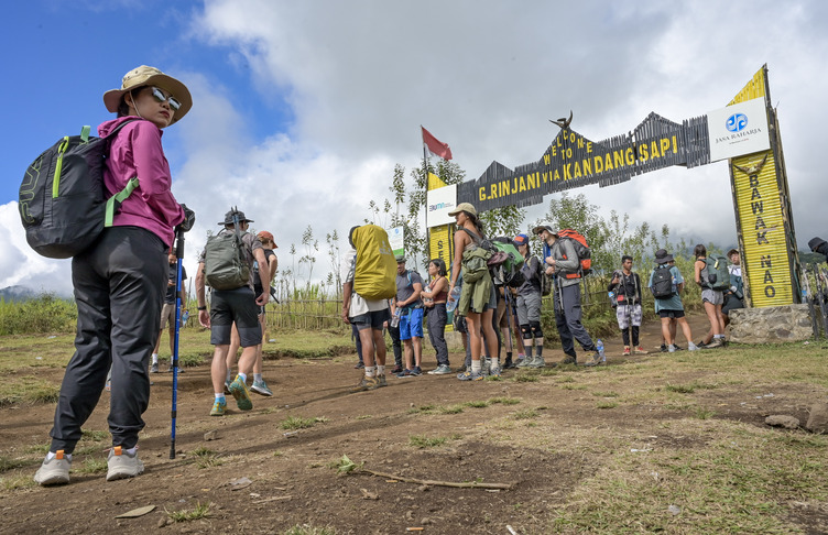 Planning a Volcano Hike? Here Are the Complete Tips and Guidelines