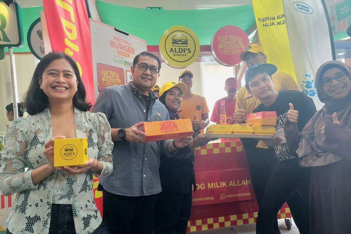 Creative Economy Minister: Communities Can Help Develop Local Culinary IP