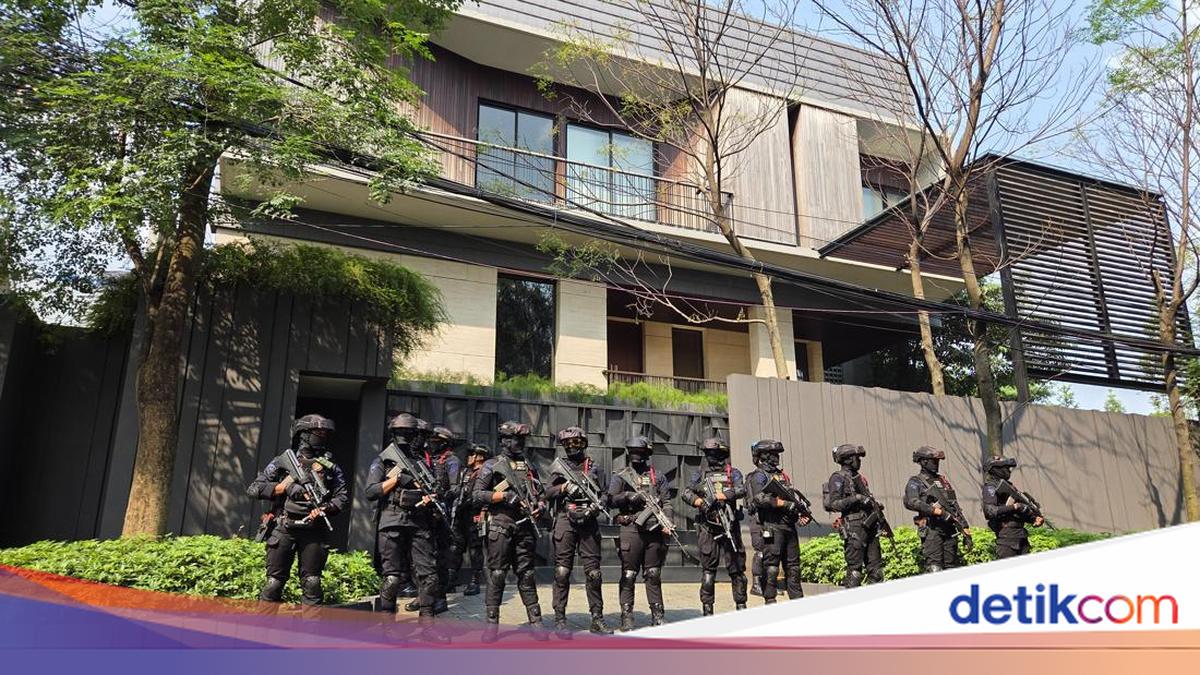 KPK Raids Silmy Karim's Residence