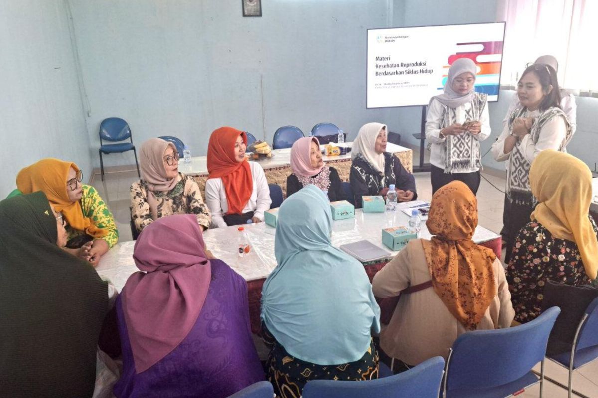 Ministry of Population and Family Development develops reproductive health book for all life stages