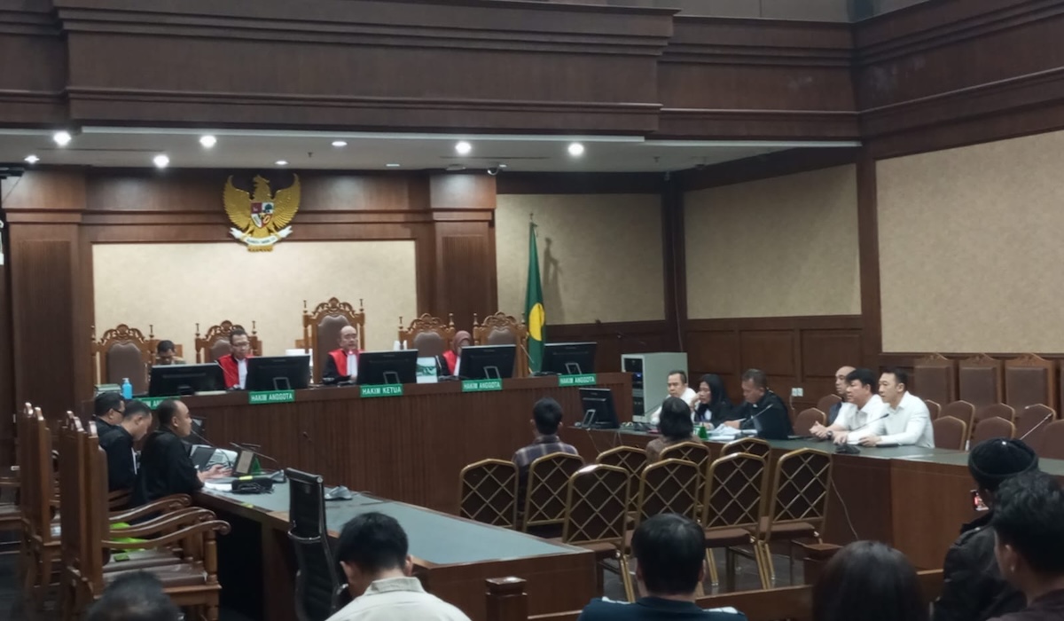 Customs Bribery Trial: Witness Admits Renting Apartment to Store Asset Safe