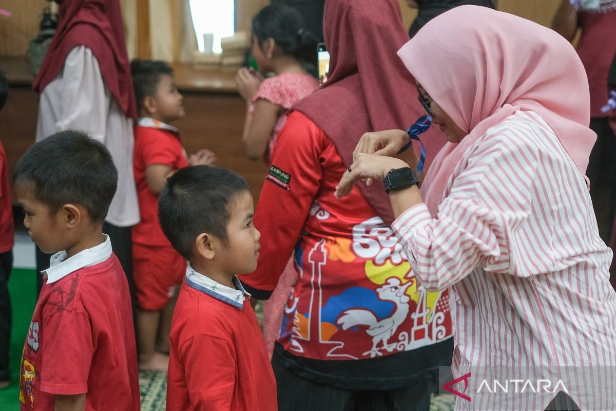 In this era, children's communication skills are also influenced by gadgets