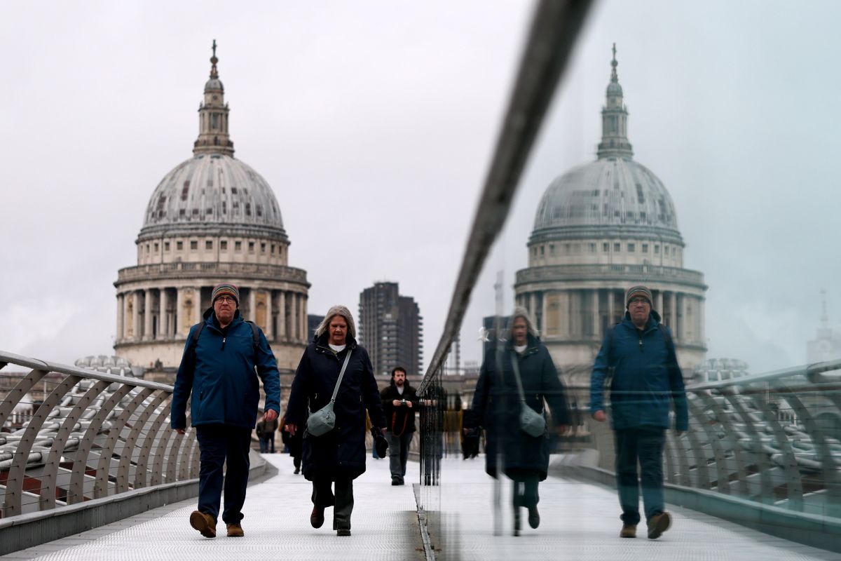 UK construction output falls at fastest rate in six years