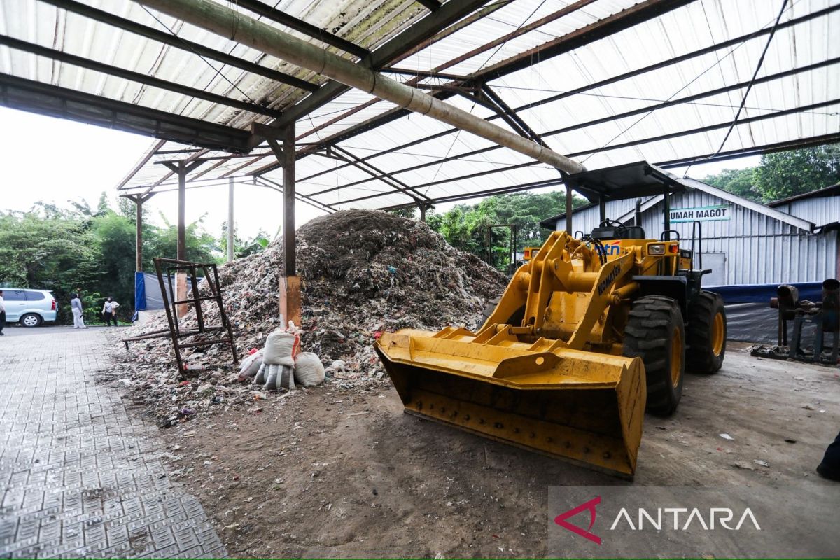 West Java Regional Council Supports Waste Processing Machine Procurement for Every Sub-district
