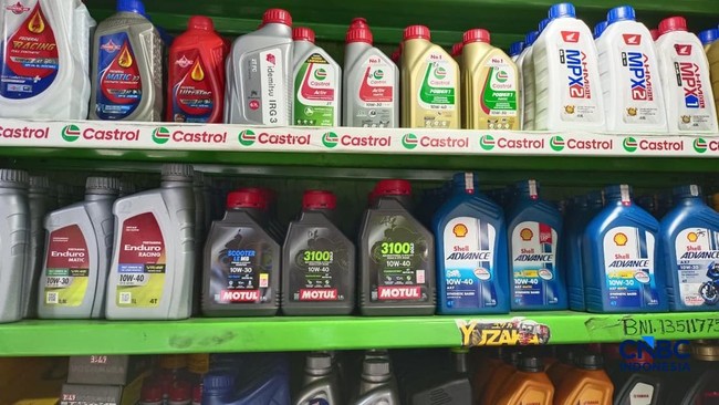 Prices Rise by Up to Rp50,000: Indonesian Residents Begin to Skimp on Oil Changes