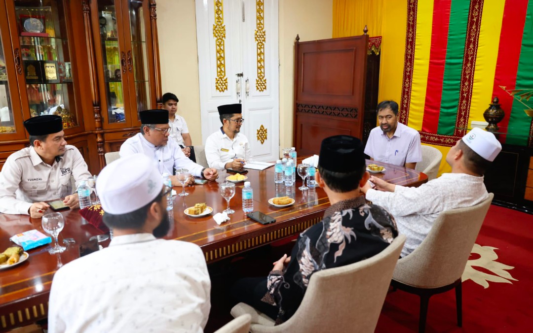 Acehnese Ulama Convey Five Points to Governor Mualem During Eid al-Adha Gathering