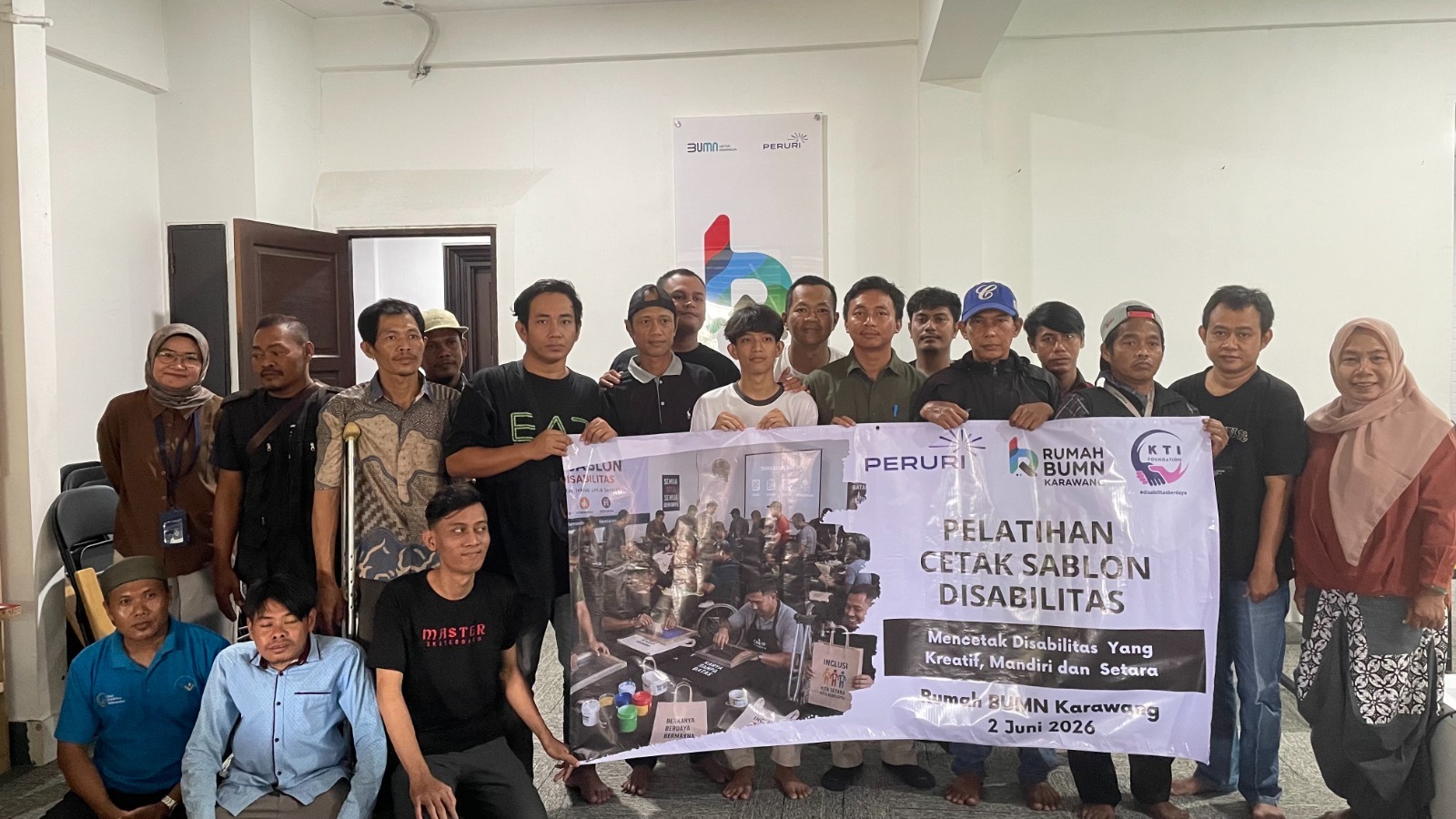 People with Disabilities Receive Screen-Printing Skills Training