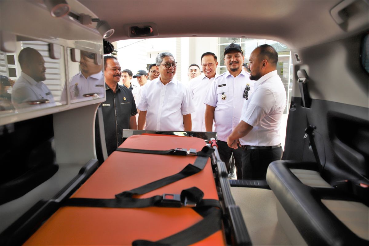 Toyota donates three ambulances to accelerate recovery in Aceh