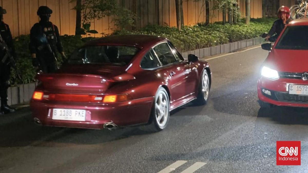 KPK Seizes Luxury Vehicles After Five-Hour Raid on Silmy Karim's Residence