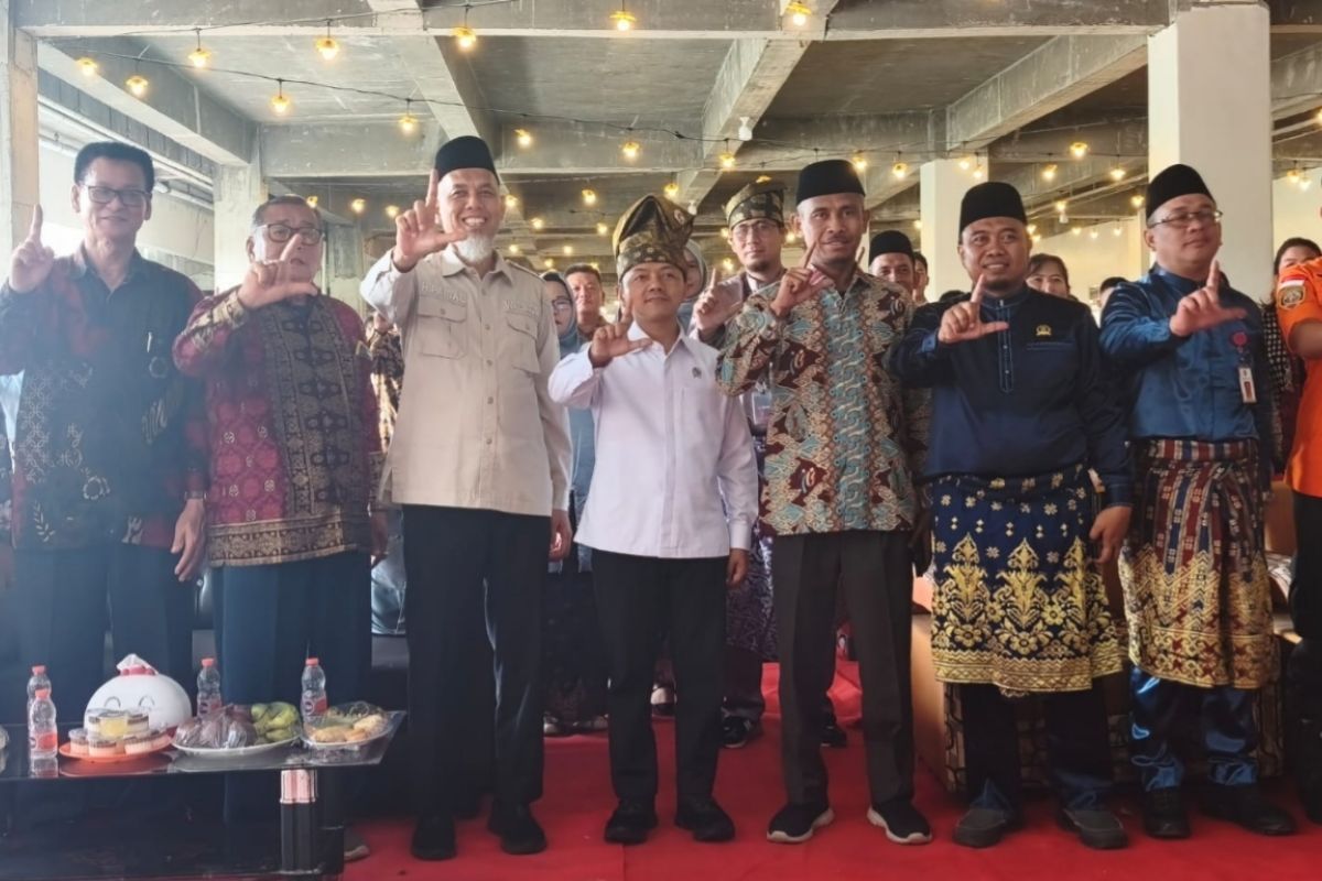 Deputy Minister Visits Private School in Dumai, Holds Education Discussion