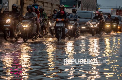 Industrial Groundwater Extraction Worsens Land Subsidence Along Semarang's North Coast