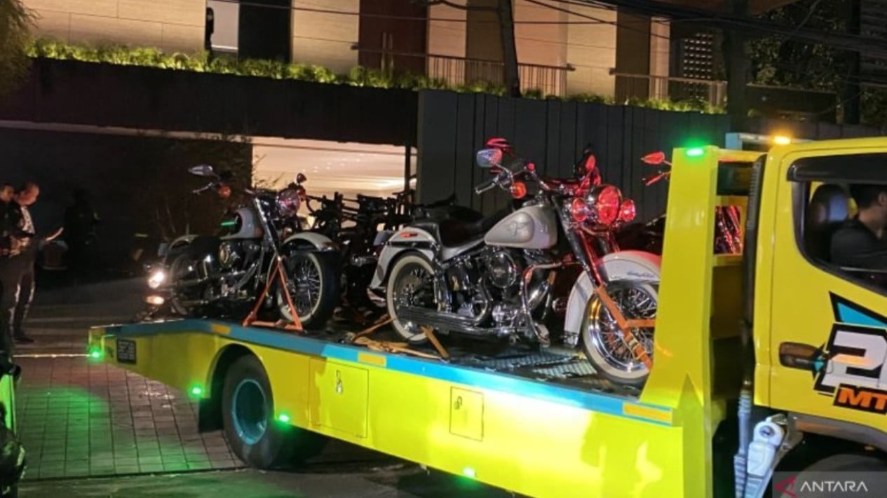Luxury Motorcycles and Porsche Seized by KPK from Silmy Karim's Residence