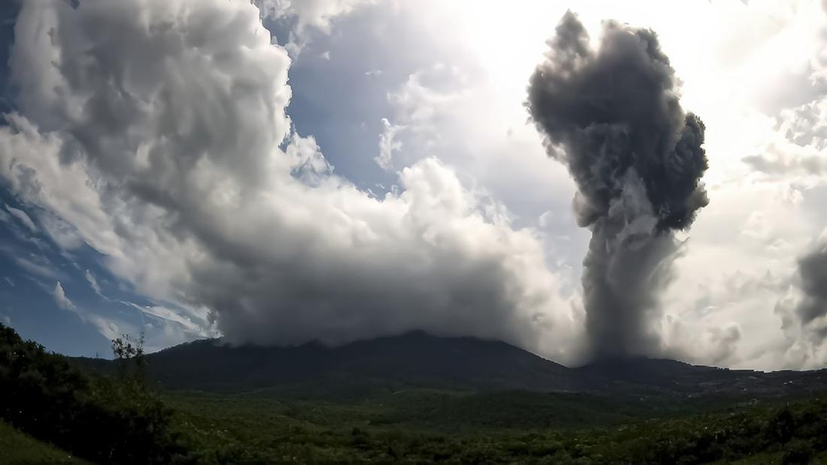 Mount Lewotobi Erupts Six Times, Maumere Airport Shut