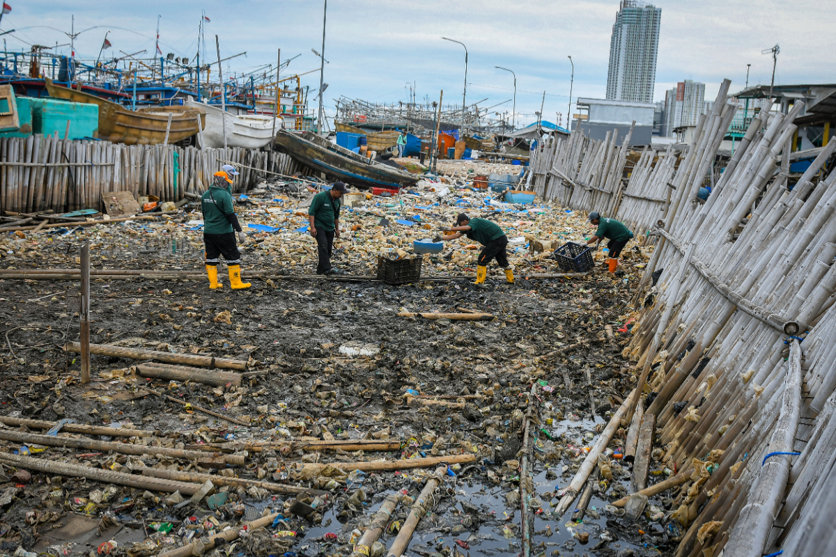 Jakarta Administration Targets Muara Angke Waste Cleanup Completion by This Weekend