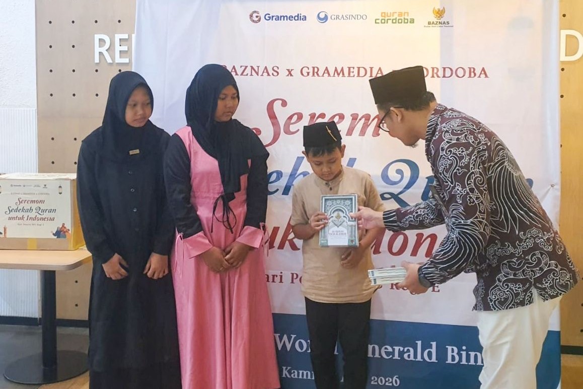 Baznas Distributes 4,933 Qur'ans to the Community