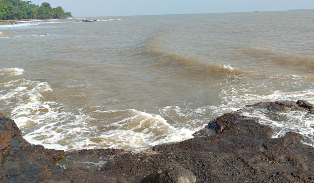 Warning Issued for 4-Metre High Waves and Tidal Flooding in Central Java on 6 June 2026