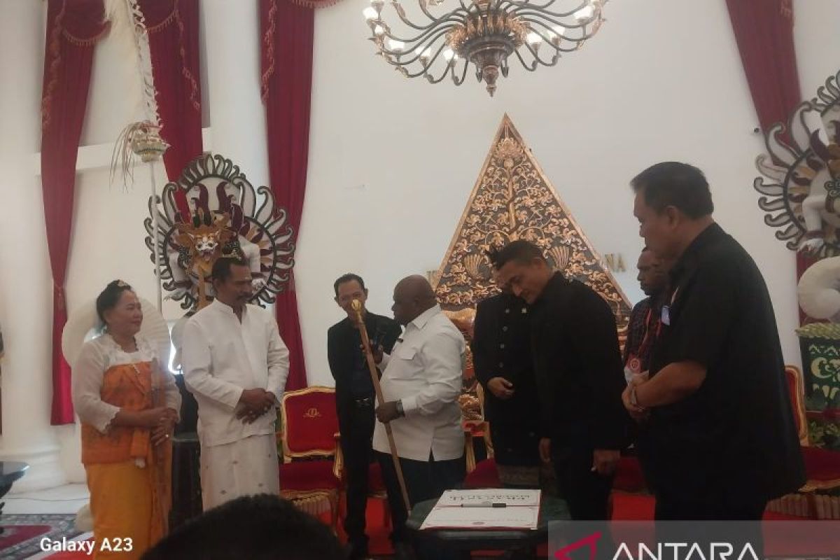 Human Rights Minister Receives Garuda Wisnu Kencana Staff for President Prabowo