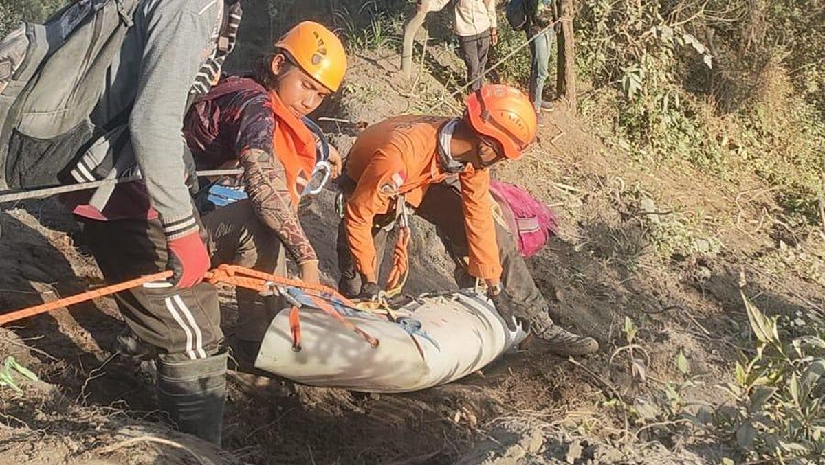 Evacuation of Illegal Semeru Climber Completed After Four-Day Rescue Operation