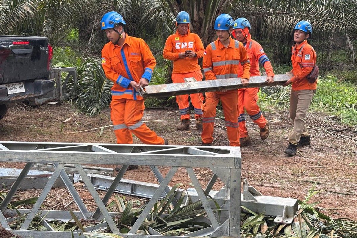 PLN completes emergency tower foundations to restore electricity in North Sumatra