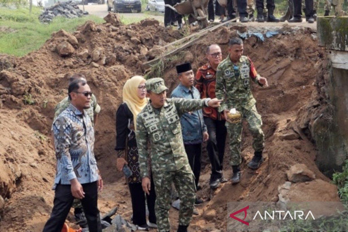 Indonesian Military Begins Construction of Four Garuda Pioneer Bridges in South Lampung