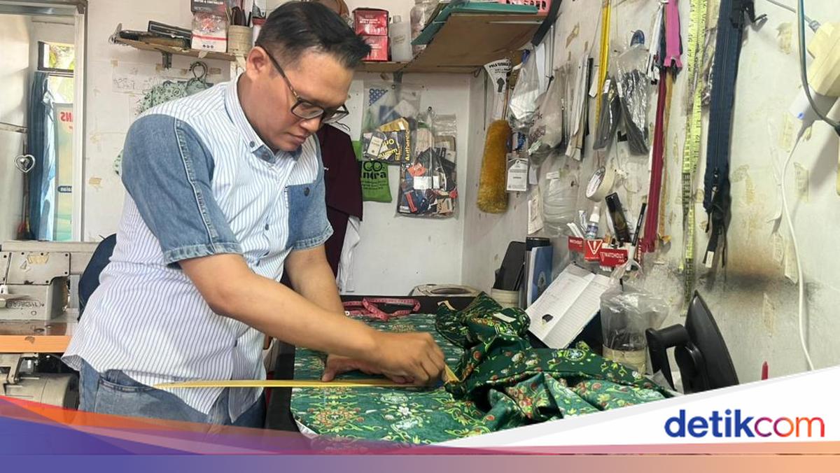 The Story of a Person with a Disability in Pati Remaining Productive by Building a Sewing Business