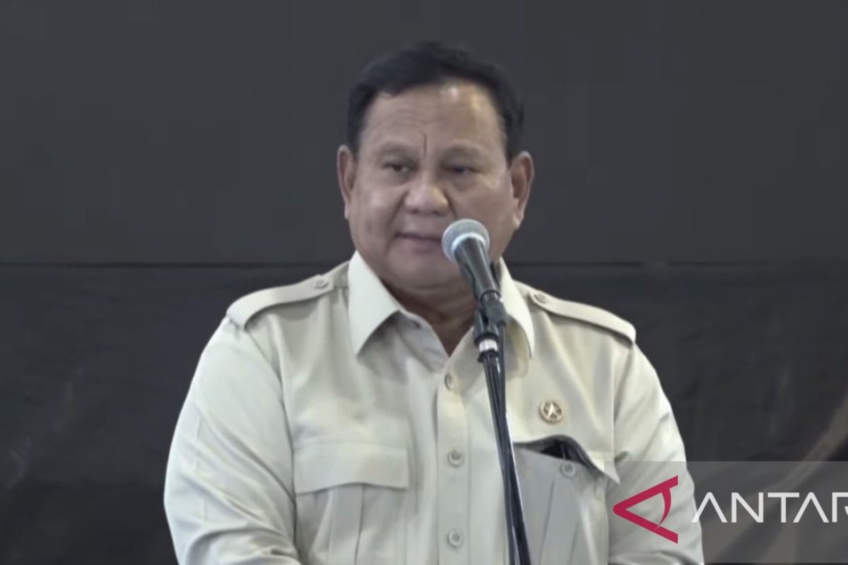 President urges students to study hard and maintain politeness