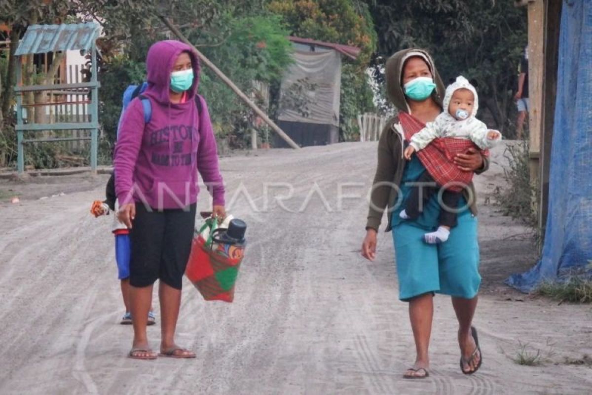 PVMBG Urges Residents to Wear Masks During Mount Lewotobi Ashfall