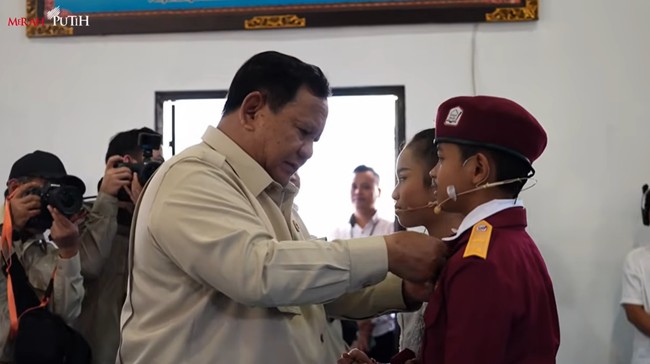 Prabowo Shares Personal Struggles with Students at Sekolah Rakyat: I Too Am Often Mocked