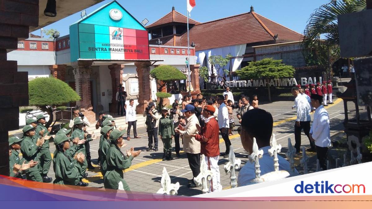 Prabowo Visits Public School in Tabanan, Welcomed by Marching Band