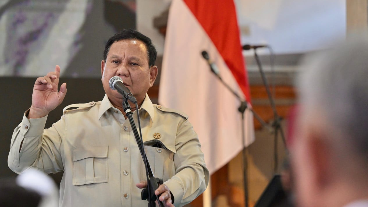 Prabowo Instructs Cabinet Secretary Teddy to Find Land for Building People's Schools in Bali