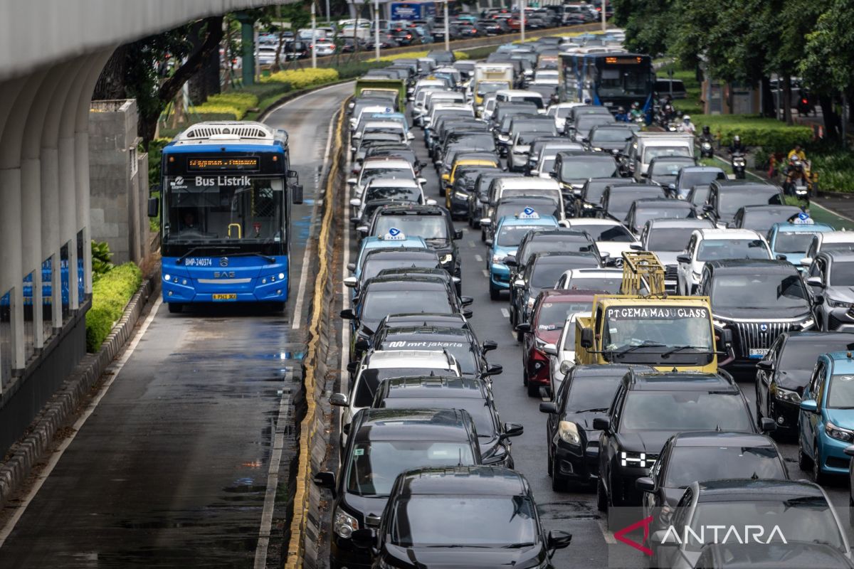 Transjabodetabek fares to be adjusted, Provincial Government promises affordability