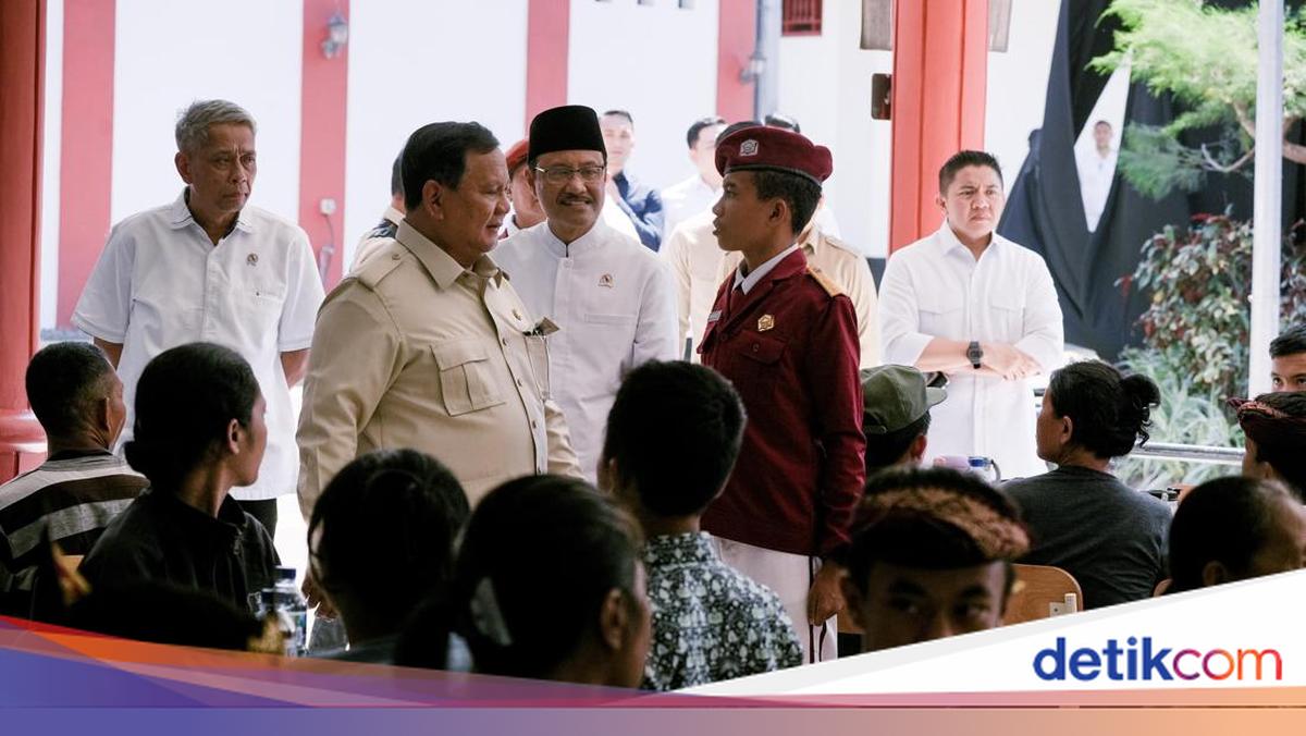 President Prabowo Shares Lunch with Students of SRMP 17 Tabanan