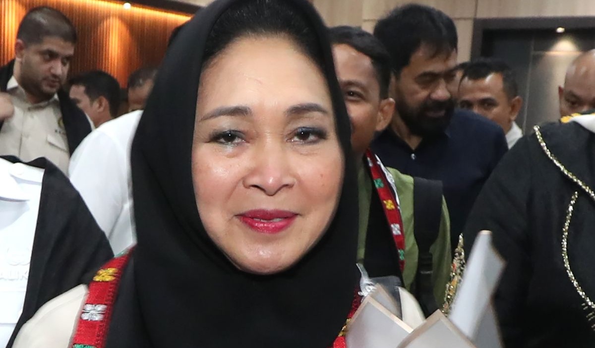 Titiek Soeharto Awards Komodo National Park Security Team for Heroic Actions