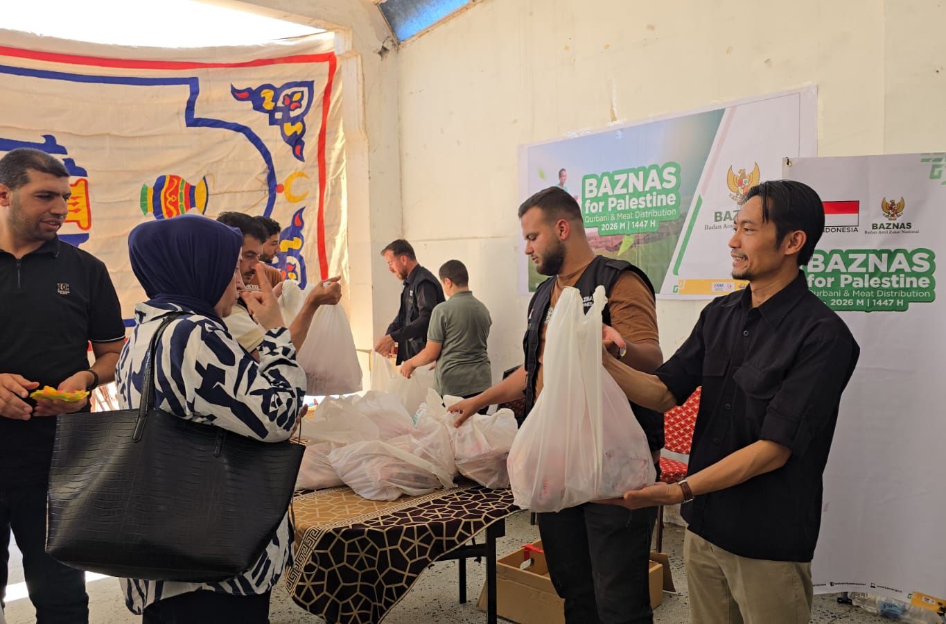 Baznas Distributes Qurbani Meat Packages to 2,500 Palestinian Refugees in Egypt