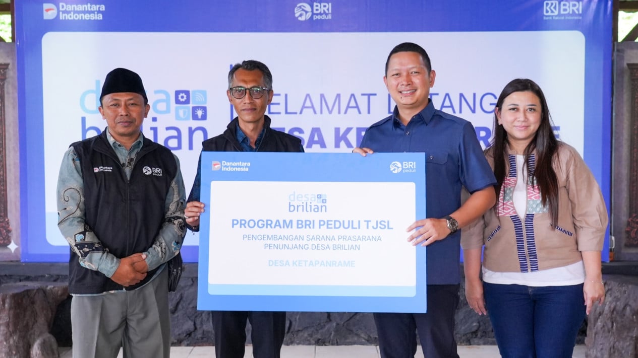 Promoting Community-Based Tourism and Education, BRI Peduli Distributes Aid to Ketapanrame Village