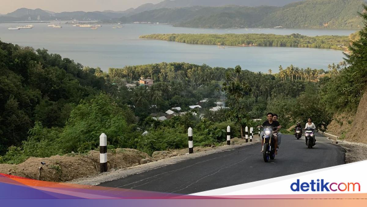 Lendang Re Slope in Sekotong Offers Scenic Views Like a Kingdom Above the Clouds