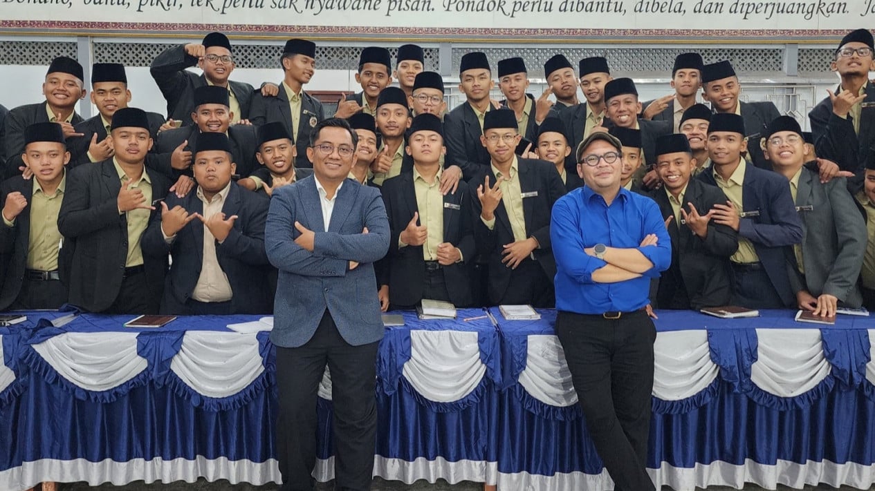 Facing Modern Challenges: Gontor Senior Students Equipped with Legal Knowledge and Social Media Wisdom