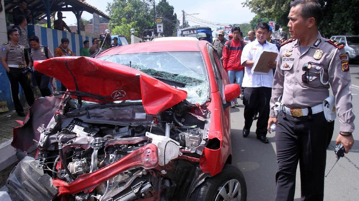 Police Chief in Lampung Hit by Car Driven by Drug Trafficker During Barricade Attempt